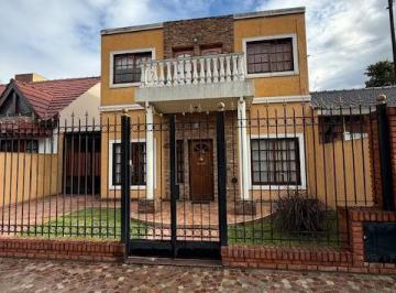 Casa · 130m² · 4 Ambientes · 1 Cochera · Casa en Venta San Miguel