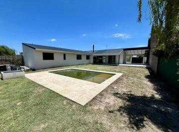 Casa · 132m² · 4 Ambientes · 2 Cocheras · Venta Casa 3 Dorm. - Don Mateo, Funes