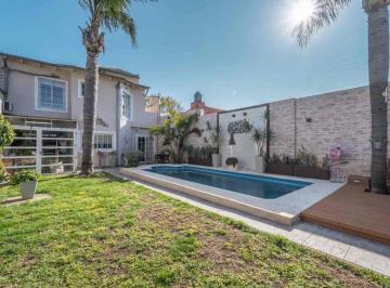 Casa · 250m² · 6 Ambientes · 2 Cocheras · Venta Casa con Jardin y Pileta Villa Luzuriaga.