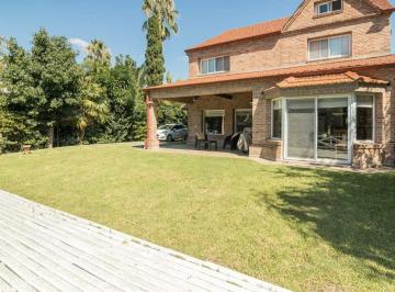 Casa · 236m² · 6 Ambientes · 3 Cocheras · Venta Casa Doble Lote Al Rio en Boatcenter