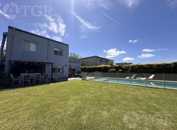 Casa · 182m² · 5 Ambientes · 2 Cocheras · Casa en Barrio Cerrado La Comarca