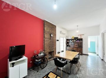 Casa · 182m² · 6 Ambientes · PH, Caseros, Inversión, Oportunidad