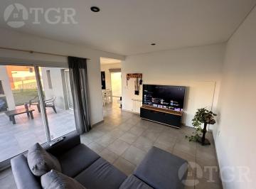 Casa · 88m² · 3 Ambientes · 1 Cochera · Casa en Venta - Casas de Santa Guadalupe - Pilar del Este - Jardin - Parrilla - 3 Ambientes.
