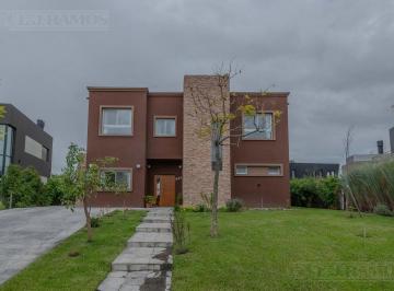 Casa · 198m² · 6 Ambientes · Casa en Alquiler en El Barrio Vistas Puertos Escobar