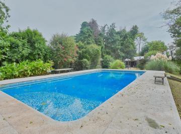 Casa · 400m² · 8 Ambientes · 2 Cocheras · Casa en Venta de 5 Dorm. - Funes