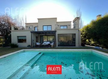 Casa · 220m² · 5 Ambientes · 1 Cochera · Casa en Venta en El Rocio, Canning