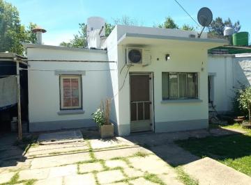 Casa · 58m² · 3 Ambientes · Casa en Venta - 2 Dorm. 1 Baño - Cochera - 302 m² - Berisso