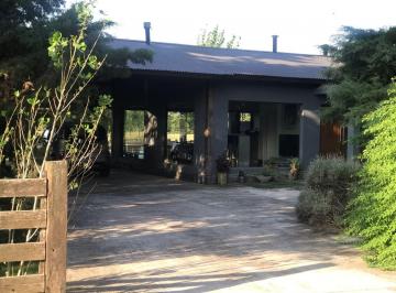 Casa · 235m² · 4 Ambientes · 4 Cocheras · Casa en Venta Club de Campo El Moro