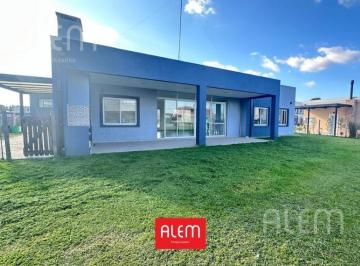 Casa · 146m² · 4 Ambientes · 2 Cocheras · Casa de 4 Dorm. en Venta en Lagos de Canning