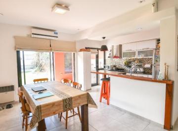 Casa · 110m² · 5 Ambientes · 3 Cocheras · Casa en Venta en Arana de 3 Dorm.