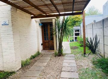 Casa · 4 Ambientes · 1 Cochera · Casa Alquiler en Manuel B Gonnet, 2 Dorm.