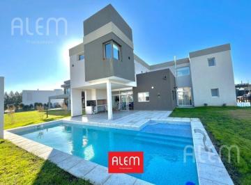 Casa · 940m² · 6 Ambientes · 2 Cocheras · Casa en Venta en Terralagos, Canning