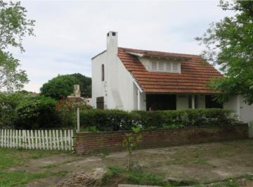 Casa · 130m² · 4 Ambientes · 1 Cochera · Casa en Venta - 2 Dorm. 2 Baños 1 Cochera - 200 m² - Las Toninas