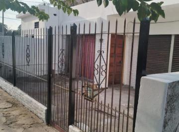 Casa · 90m² · 4 Ambientes · Casa en Venta - 3 Ambientes 2 Baños - 202 m² - Almirante Brown