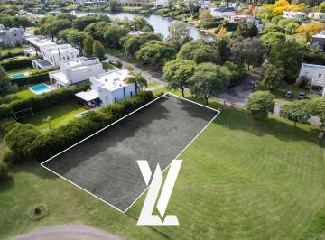 Terreno · 790m² · Terreno en Barrio San Isidro Labrador con Fondo Al Golf