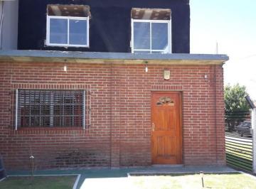 Casa · 100m² · 6 Ambientes · Casa en Venta - 4 Dorm. 1 Baño - 200 m² - La Plata