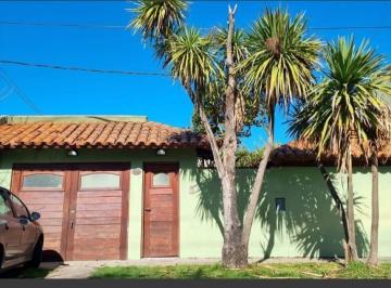 Casa · 182m² · 4 Ambientes · 1 Cochera · Casa en Venta - 3 Dorm. 3 Baños - Cochera - 550 m² - City Bell, La Plata