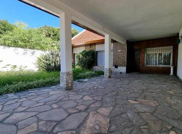 Casa · 197m² · 4 Ambientes · Chalet Buen Barrio