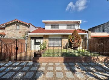 Casa · 355m² · 6 Ambientes · Casa en Venta en Banfield