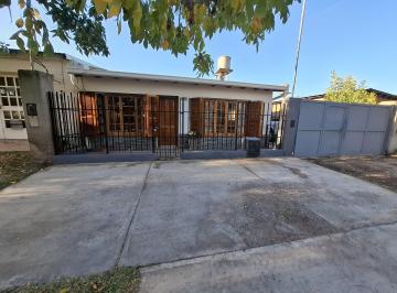 Casa de 7 ambientes, San Rafael · Estupenda Casa (+ Depto) en Medalla Milagrosa, San Rafael