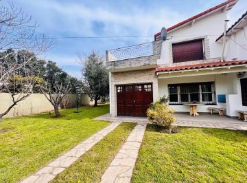 Casa · 120m² · 3 Ambientes · 7 Cocheras · Casa de 3 Ambientes Sobre 4 Lotes