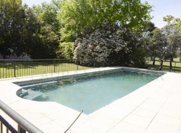 Casa · 300m² · 4 Ambientes · 3 Cocheras · Casa en Alquiler - Club de Campo Hacoaj