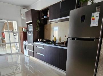 Casa · 245m² · 12 Ambientes · 2 Cocheras · En Venta Complejo de 3 Deptos y 1 Local Comercial.