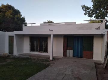 Casa · 105m² · 3 Ambientes · 2 Cocheras · Casa en Venta en G. Catán.
