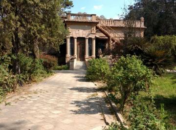 Casa · 600m² · 15 Ambientes · 2 Cocheras · Histórica Casa a Reciclar en Gran Terreno. Mendoza