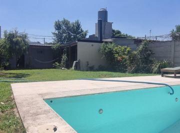 Casa · 59m² · 2 Ambientes · 2 Cocheras · Venta Casa con Pileta y Quincho La Reja