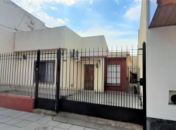 Casa · 82m² · 4 Ambientes · 1 Cochera · Venta Casa 4 Ambientes Avellaneda