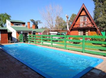 Casa · 246m² · 5 Ambientes · 3 Cocheras · Casa en Venta San Miguel del Monte Cabañas Alpinas