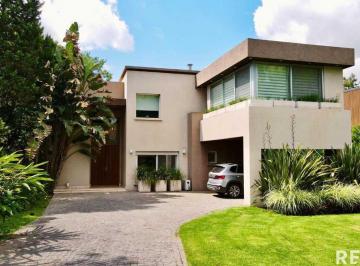 Casa · 565m² · 8 Ambientes · 2 Cocheras · Alquiler Casa, Frente Al Golf del Olivos Golf Club