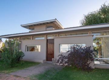 Casa · 300m² · 6 Ambientes · 2 Cocheras · Casa en Vent 3 Dorm. San Marino Funes