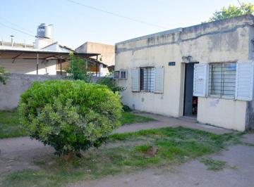 Casa · 59m² · 4 Ambientes · 1 Cochera · Venta Casa 4 Ambientes a Reciclar Apto Credito