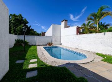 Casa · 243m² · 6 Ambientes · 2 Cocheras · Casa 4 D, Patio y Cochera 7 Jefes Apta a Crédito