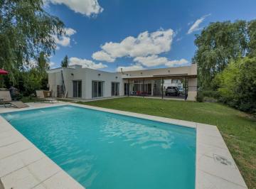 Casa · 194m² · 4 Ambientes · 1 Cochera · Casas en Venta en Barrio La Cándida