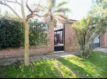 Casa · 140m² · 4 Ambientes · 1 Cochera · Venta Casa 4 Amb con Parque Ranelagh, Berazategui