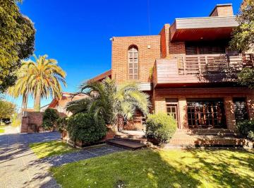 Casa · 481m² · 7 Ambientes · 3 Cocheras · Venta Casa Parque Luro Parque Pileta Quincho