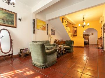 Casa · 249m² · 5 Ambientes · 1 Cochera · Casa en Venta 4 Dorm. en Almagro con Patio