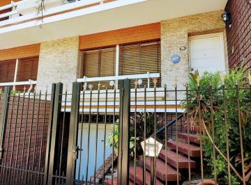 Casa · 181m² · 5 Ambientes · 3 Cocheras · Casa Tríplex Cochera Cubierta Terraza y Parrilla