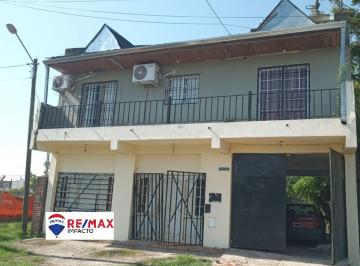Casa · 202m² · 4 Ambientes · 2 Cocheras · Venta Casa Hernandez 2 Dormis con Locales