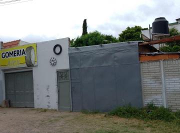 Bodega-Galpón · 160m² · Galpón con Vivienda en Lote de 300 m². Los Hornos
