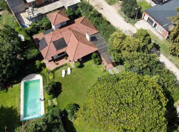 Casa · 150m² · 3 Ambientes · 1 Cochera · Casa 3 Ambientes en Venta El Trébol Apto Crédito