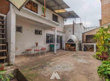 Casa · 173m² · 5 Ambientes · 2 Cocheras · Venta Casa Tres Cruces, 4 Dorm. Gge y Local