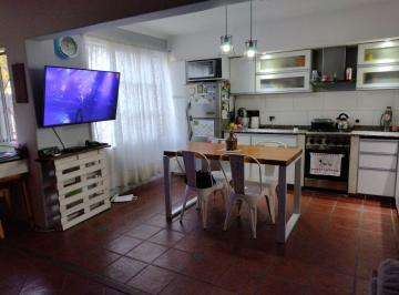 Casa · 70m² · 3 Ambientes · 1 Cochera · Casa Refaccionada a Nueva