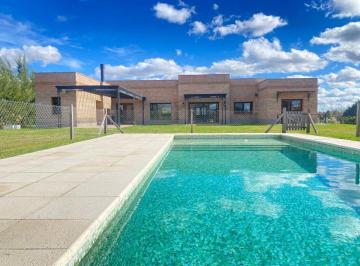 Casa · 237m² · 5 Ambientes · 2 Cocheras · Venta Chacras de La Cruz, Exaltación de La Cruz