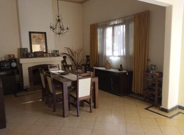 Casa · 196m² · 6 Ambientes · 1 Cochera · Venta Casa 4 Dorm Cochera y Patio en Santo Tome
