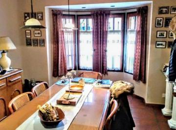 Casa · 250m² · 4 Ambientes · 1 Cochera · Venta Casa Triplex en Villa Lugano