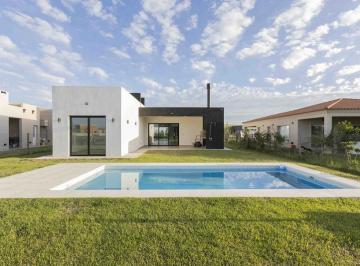 Casa · 164m² · 5 Ambientes · 1 Cochera · Casa de 4 Dorm. a Estrenar en Barrio San Felipe. Canning, Ezeiza.